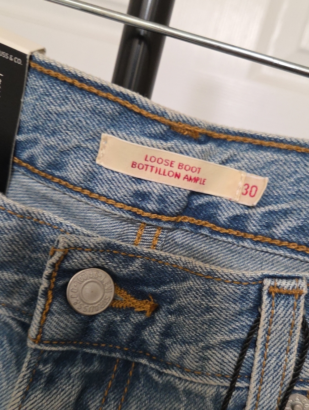 NWT Levi's Loose Boot Bootcut Jeans Broken-In Whiskered Light Wash Denim Rustic - Picture 4 of 11